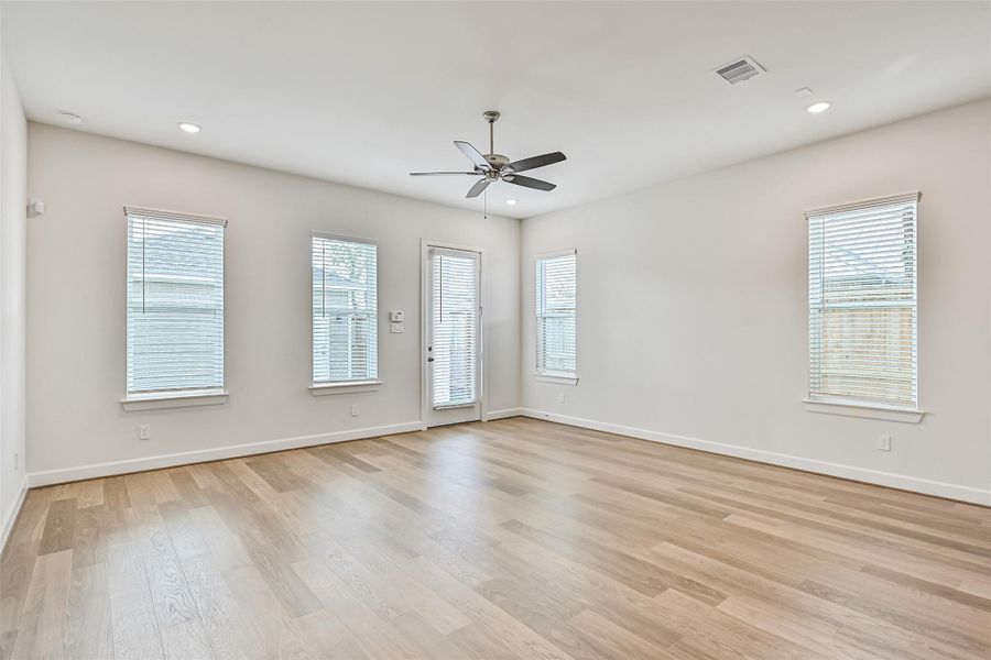 Spacious, unfurnished interior of a new home in Pearland Old Townsite, Pearland (Image 31). Spacious, unfurnished interior of a new home in Pearland Old Townsite, Pearland (Image 31).