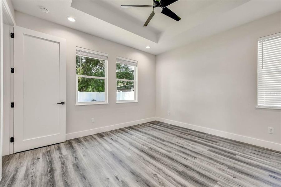 Spacious, unfurnished interior of a new home in , Tampa (Image 30).