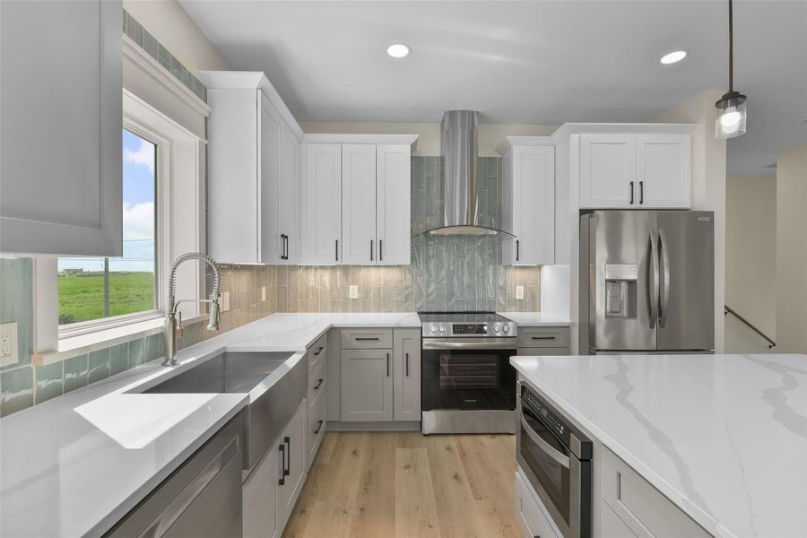Maximize your culinary experience in this kitchen, which that features generous storage, sleek stainless steel appliances, and a built-in microwave. Maximize your culinary experience in this kitchen, which that features generous storage, sleek stainless steel appliances, and a built-in microwave.