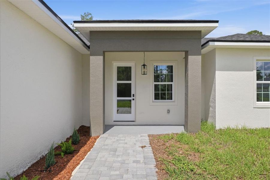 Exterior details and patio area of a home in , Ocala (Image 20).