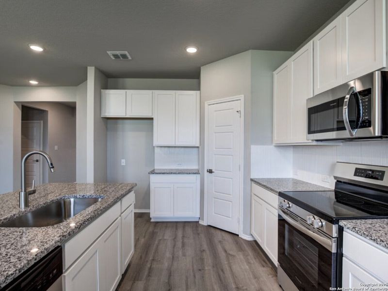 Furnished interior view inside a new home in Hickory Ridge, San Antonio (Image 18).