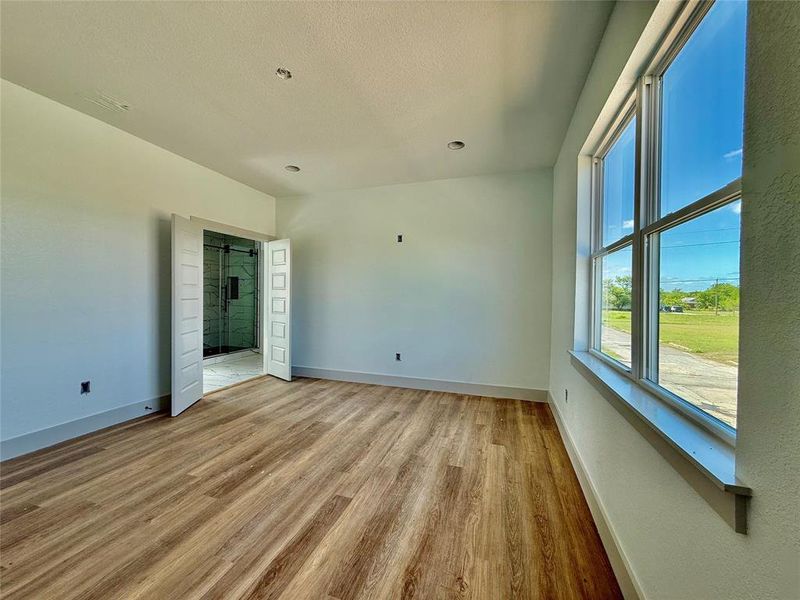 Spacious, unfurnished interior of a new home in , Mineral Wells (Image 22).
