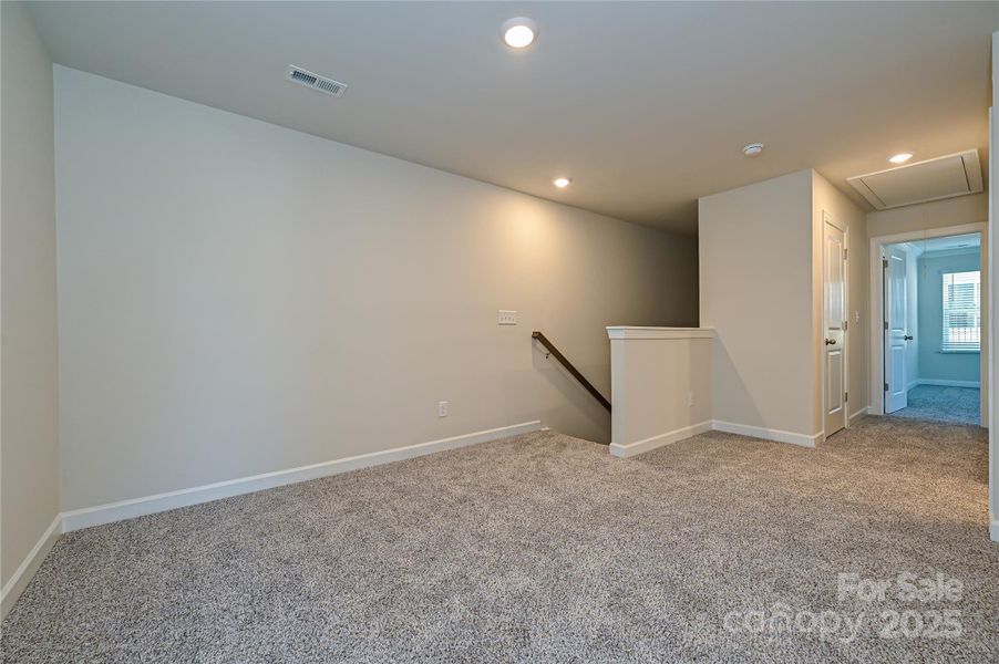 Spacious, unfurnished interior of a new home in Galloway Ridge, Charlotte (Image 10).