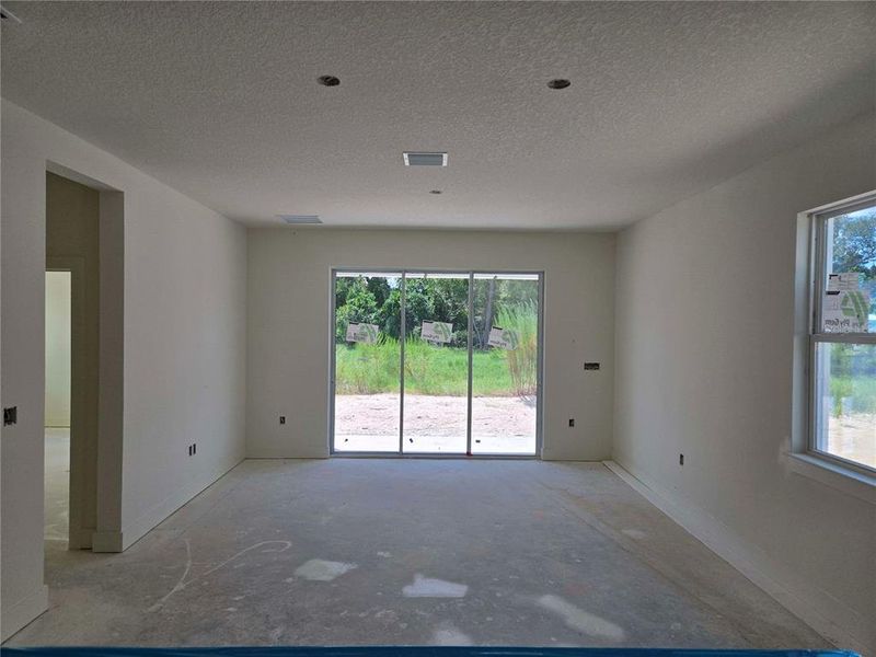 Spacious, unfurnished interior of a new home in , Spring Hill (Image 5).