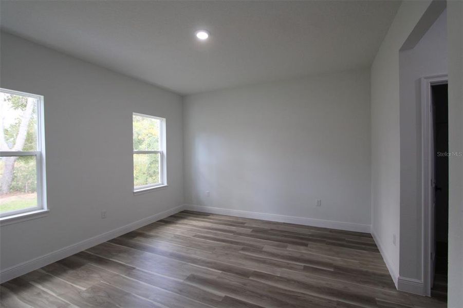 Spacious, unfurnished interior of a new home in , Citrus Springs (Image 27).