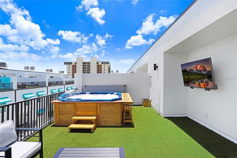 Exterior details and patio area of a home in , St. Petersburg (Image 22).