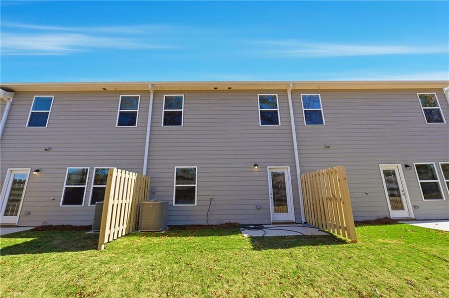 Exterior details and patio area of a home in Carolina, Palmetto (Image 20).