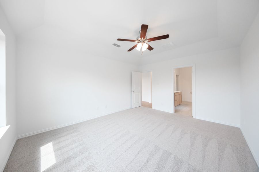 Spacious, unfurnished interior of a new home in Whitewing Trails, Princeton (Image 20).