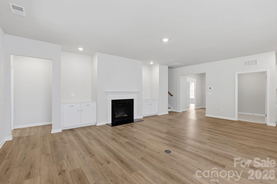 Spacious, unfurnished interior of a new home in Roselyn, Lancaster (Image 27).