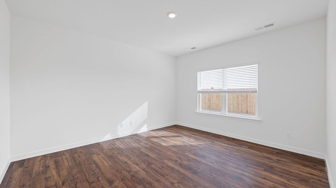 Spacious, unfurnished interior of a new home in Hillcrest Landing, McDonald (Image 20).