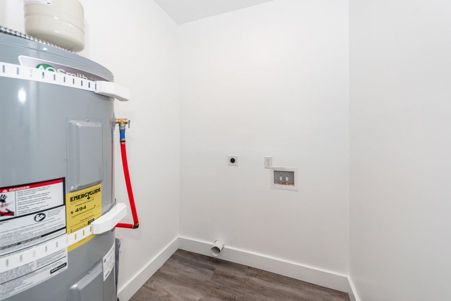 Spacious, unfurnished interior of a new home in , Goose Creek (Image 23).