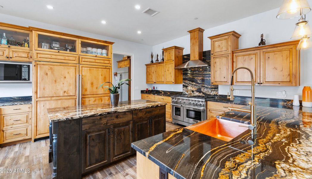 Great details like tiger veined granite