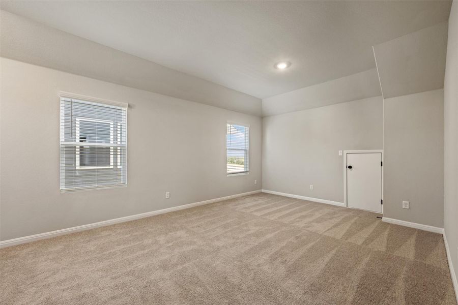 Spacious, unfurnished interior of a new home in Cannon Ranch, Dripping Springs (Image 12).