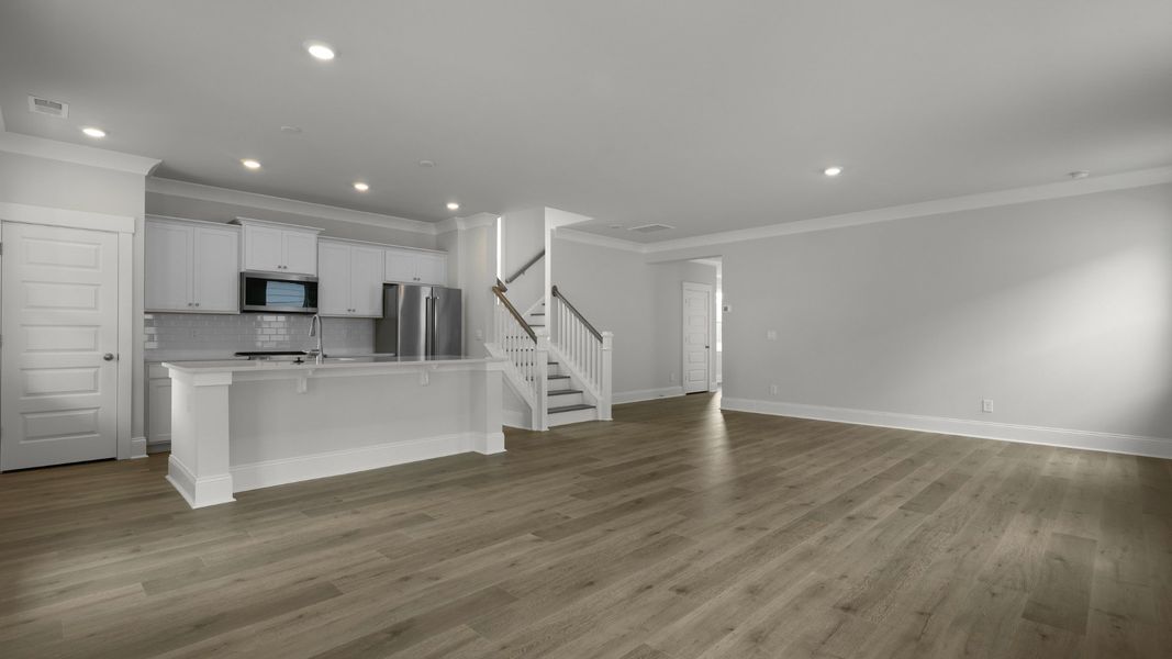 Spacious, unfurnished interior of a new home in Sheep Island, Summerville (Image 12).