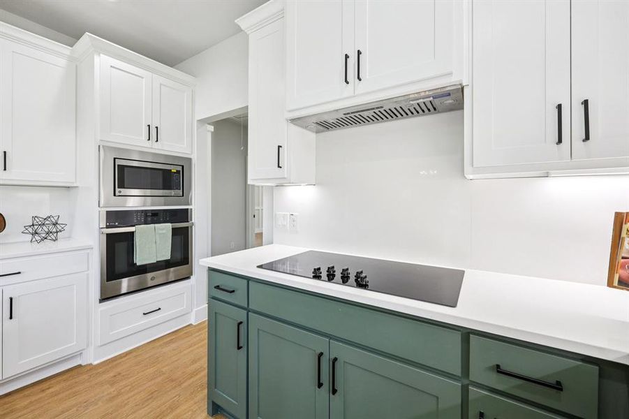 Furnished interior view inside a new home in , Dallas (Image 7).