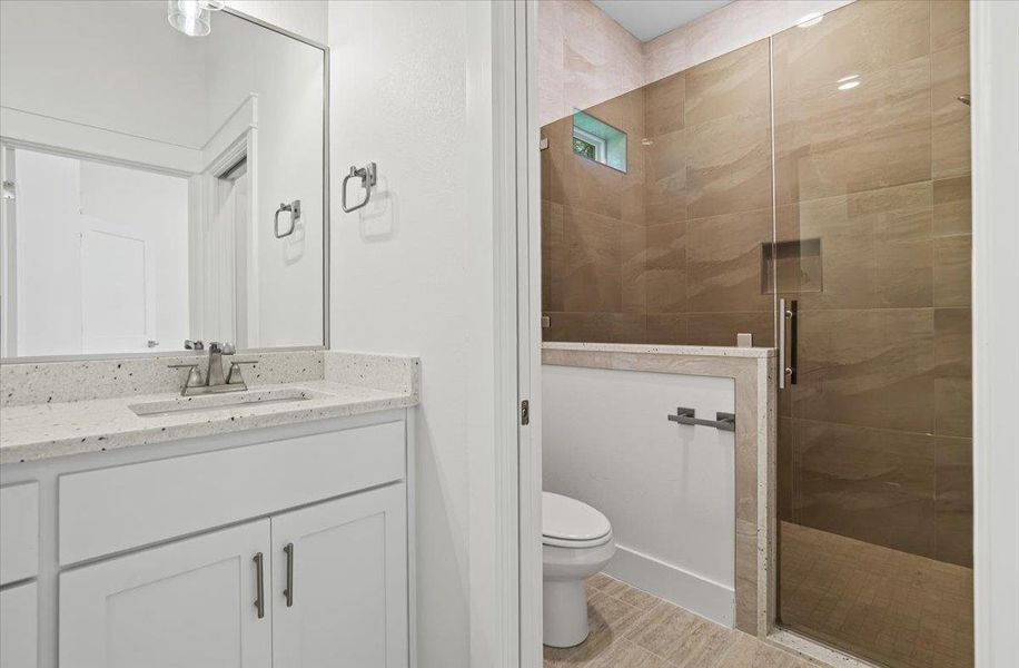 Furnished interior view inside a new home in , Salado (Image 30).