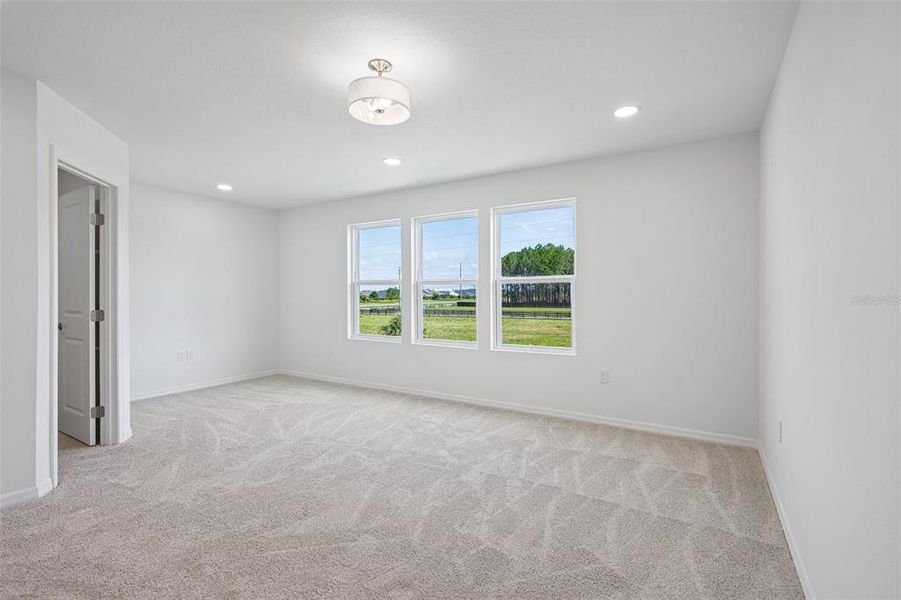 Spacious, unfurnished interior of a new home in Twin Oaks, Zephyrhills (Image 17).