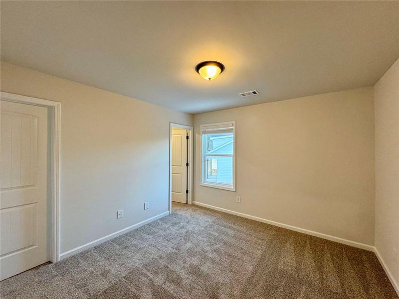 Spacious, unfurnished interior of a new home in , Lula (Image 12).