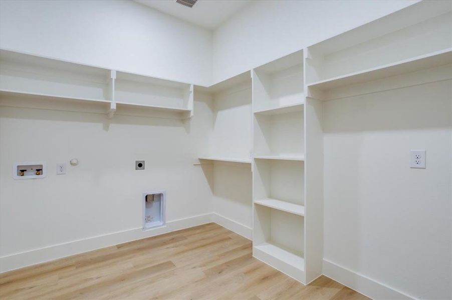 Spacious, unfurnished interior of a new home in , Dallas (Image 23).