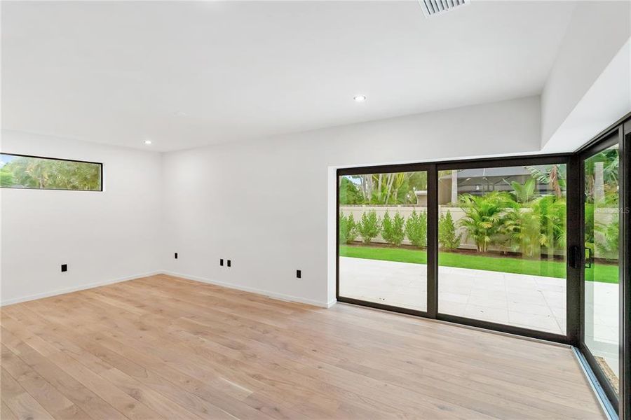 Spacious, unfurnished interior of a new home in , Sarasota (Image 50).