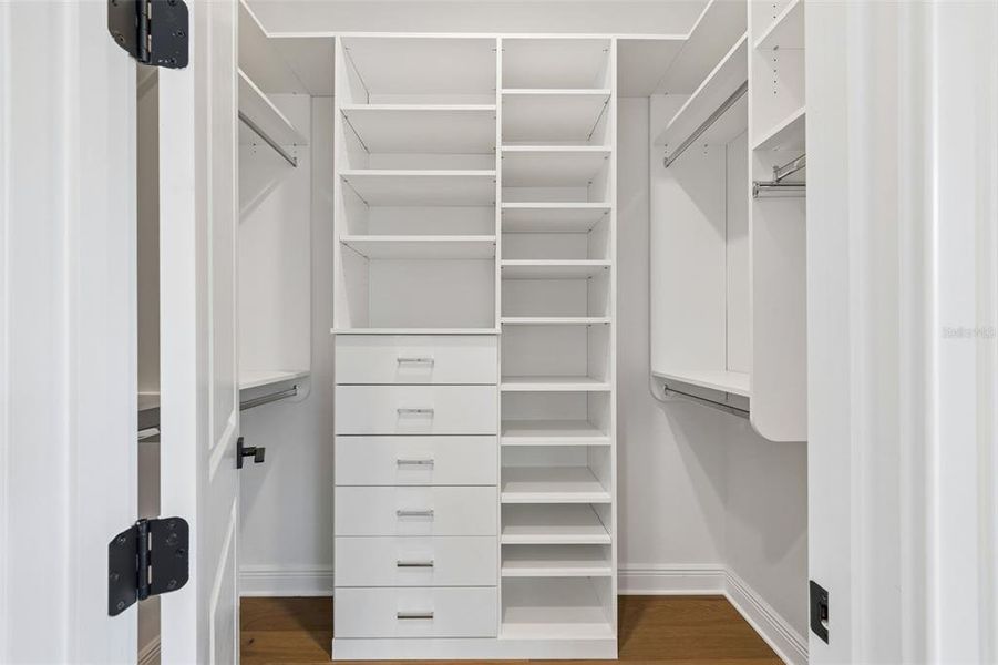 Spacious, unfurnished interior of a new home in , Tampa (Image 48).