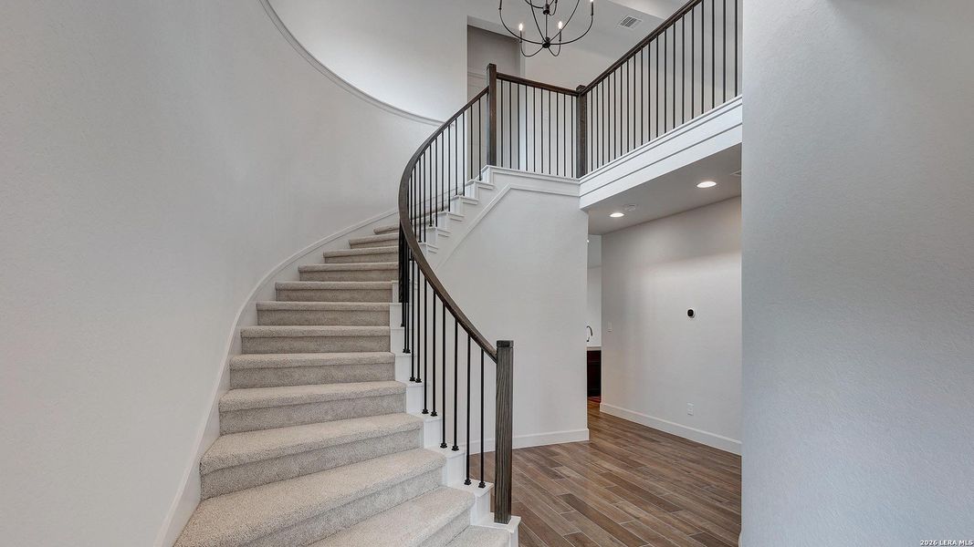 Spacious, unfurnished interior of a new home in Ladera, San Antonio (Image 23).