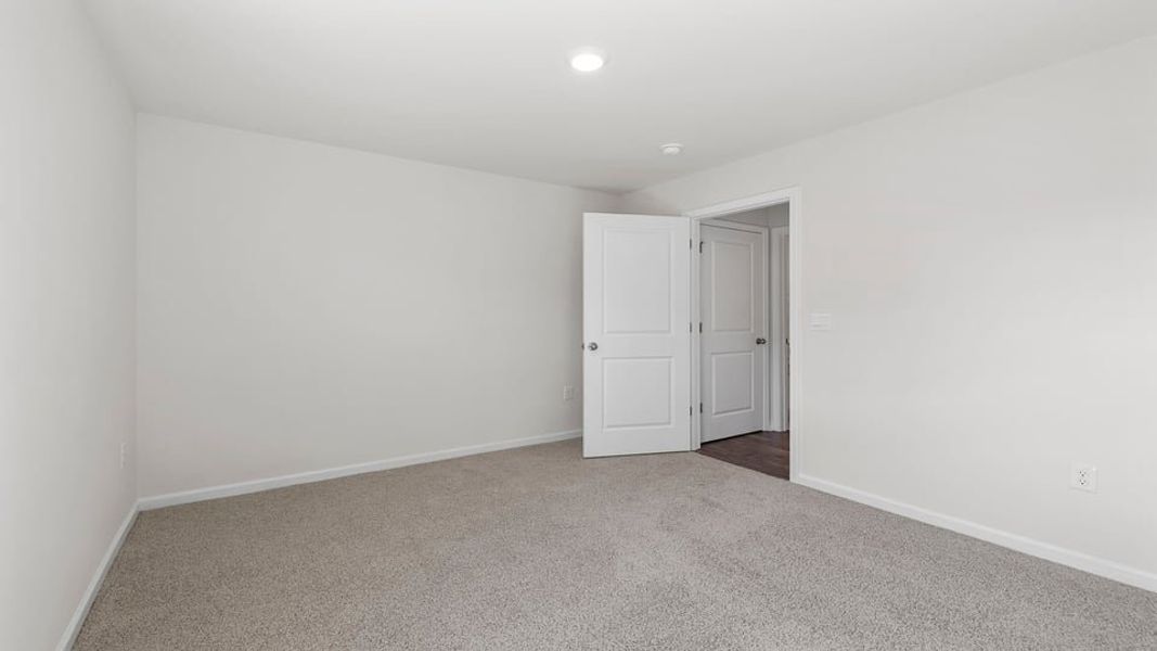 Spacious, unfurnished interior of a new home in Cedar Gap, Fountain Inn (Image 19).