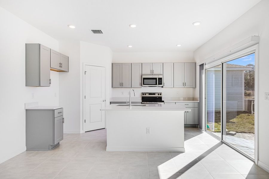Furnished interior view inside a new home in Coopers Meadow, Jacksonville (Image 7).