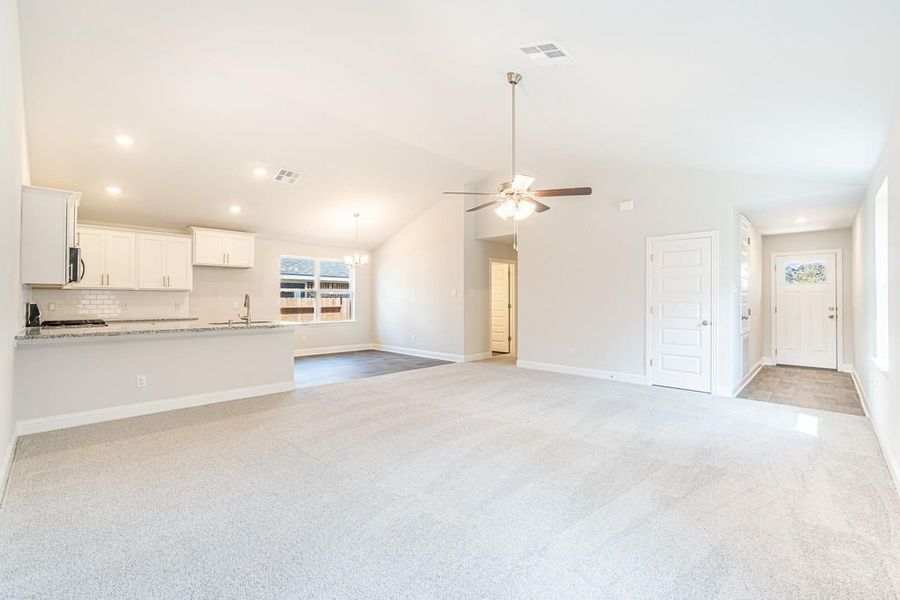 Spacious, unfurnished interior of a new home in Stonebrooke, Conroe (Image 13).