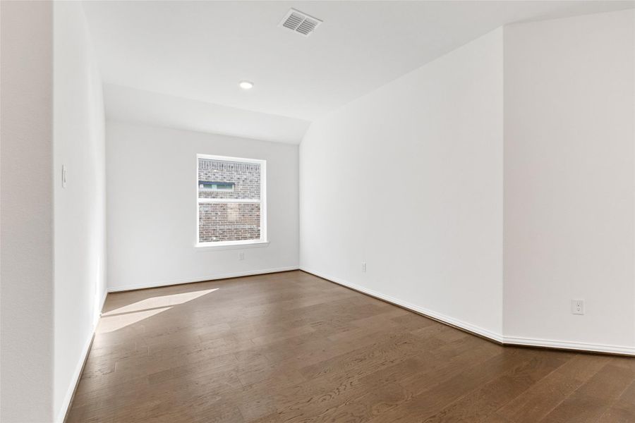 Spacious, unfurnished interior of a new home in The Woodlands Hills, Willis (Image 8).