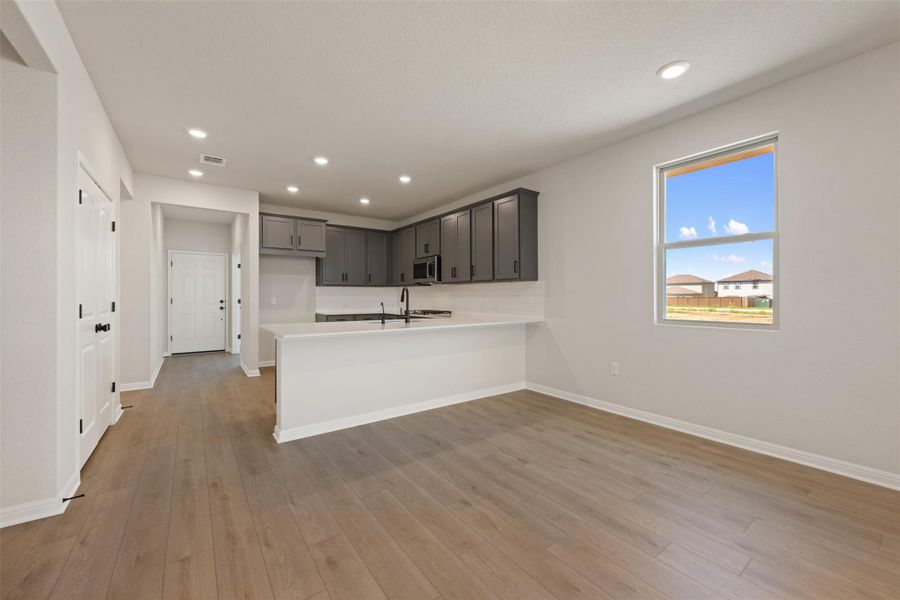 Spacious, unfurnished interior of a new home in Rolling Glen, Hutto (Image 16). Spacious, unfurnished interior of a new home in Rolling Glen, Hutto (Image 16).