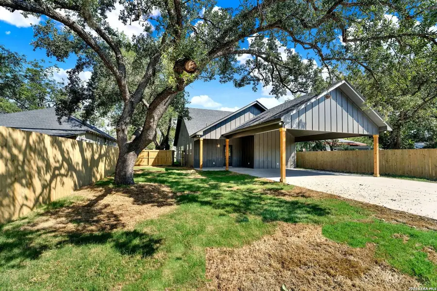 Exterior details and patio area of a home in , Hondo (Image 3).