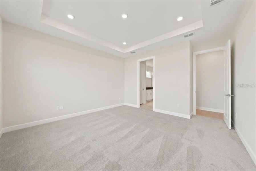 Spacious, unfurnished interior of a new home in Coasterra Community Group Page, Palmetto (Image 40).