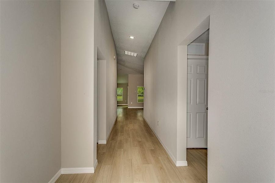 Spacious, unfurnished interior of a new home in Pasadena Ridge, Zephyrhills (Image 19).