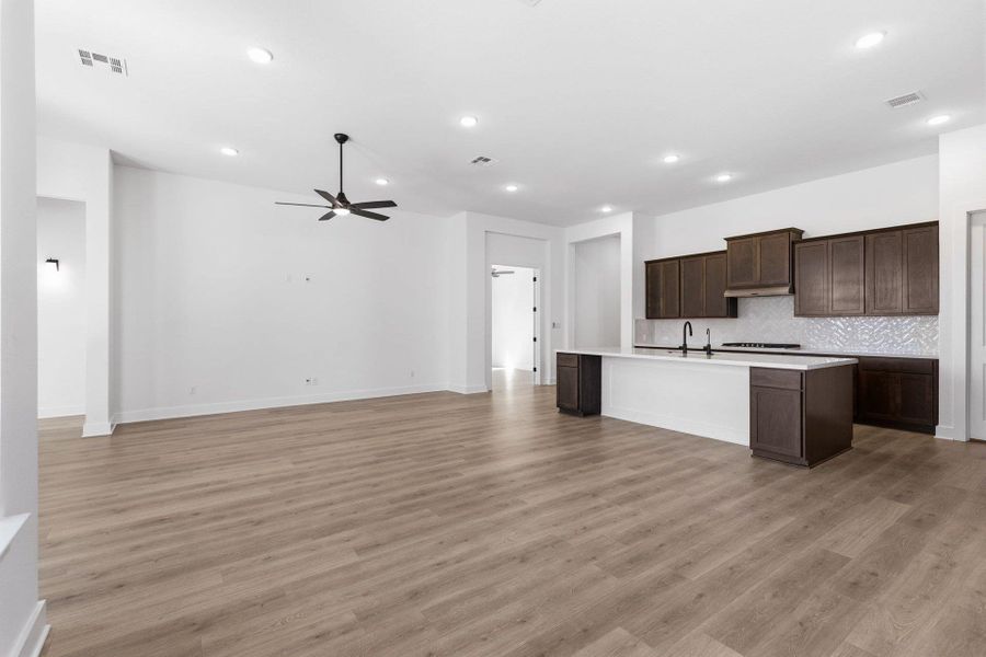 From Casual Dining to Kitchen & Family Room