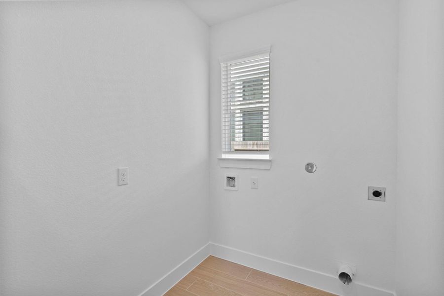 Spacious, unfurnished interior of a new home in Sienna 45's, Missouri City (Image 16).
