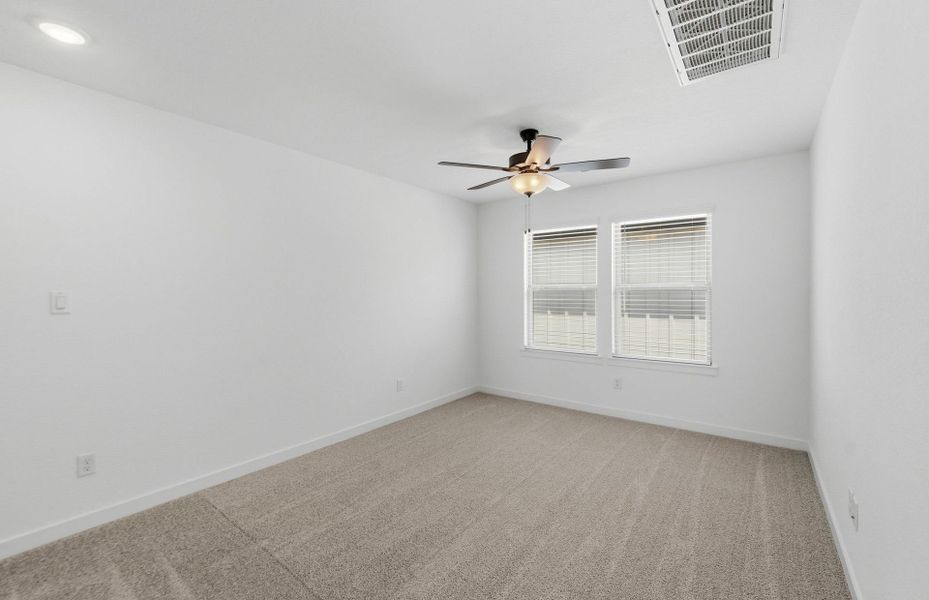 Spacious, unfurnished interior of a new home in Santa Rita Ranch, Liberty Hill (Image 19).
