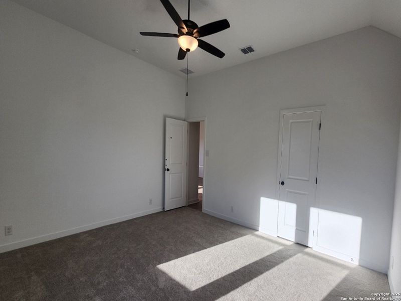 Spacious, unfurnished interior of a new home in Arcadia Ridge, San Antonio (Image 25). Spacious, unfurnished interior of a new home in Arcadia Ridge, San Antonio (Image 25).