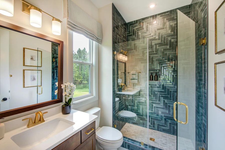 Sebastian Full Bathroom