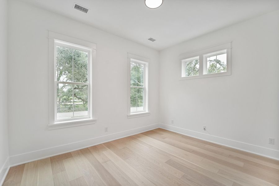 Spacious, unfurnished interior of a new home in , Charleston (Image 38).