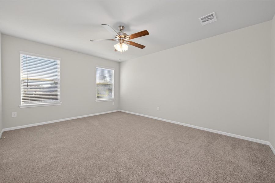 Spacious, unfurnished interior of a new home in Woodland Lakes, Houston (Image 9). Spacious, unfurnished interior of a new home in Woodland Lakes, Houston (Image 9).