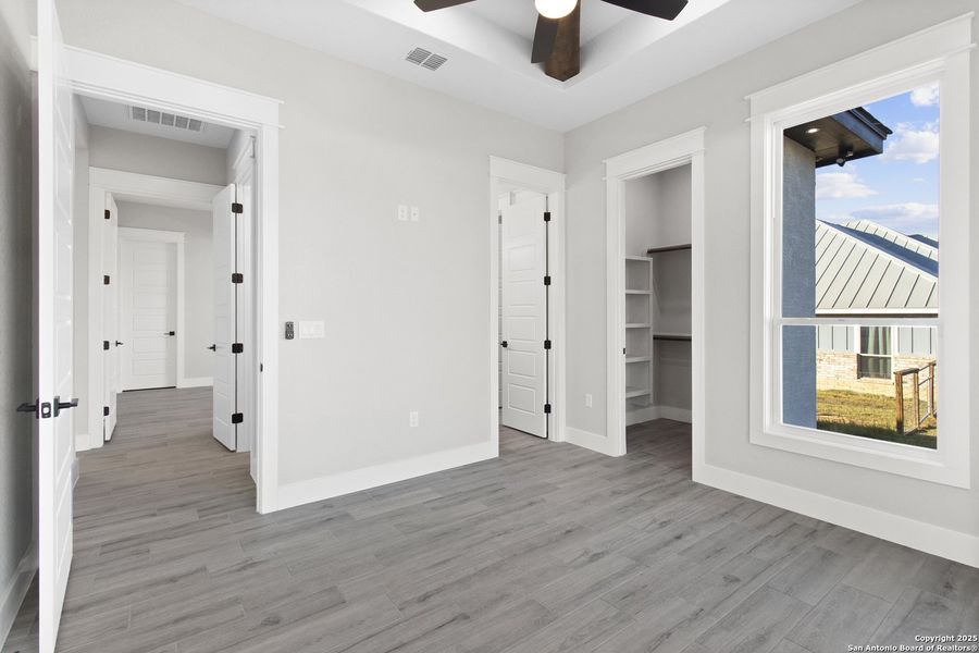 Spacious, unfurnished interior of a new home in , Adkins (Image 30).