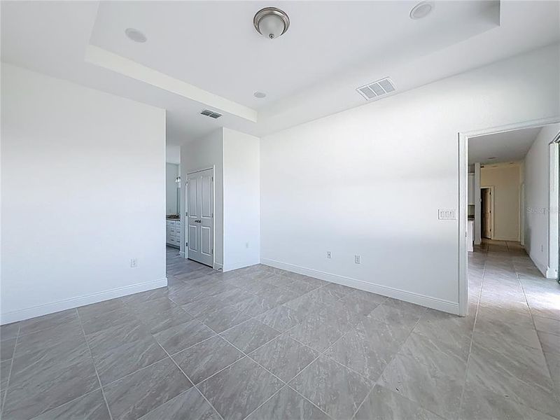 Spacious, unfurnished interior of a new home in , Ocala (Image 32).