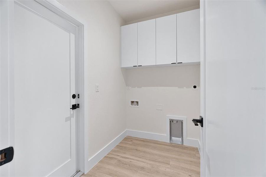 Spacious, unfurnished interior of a new home in , Placida (Image 40).