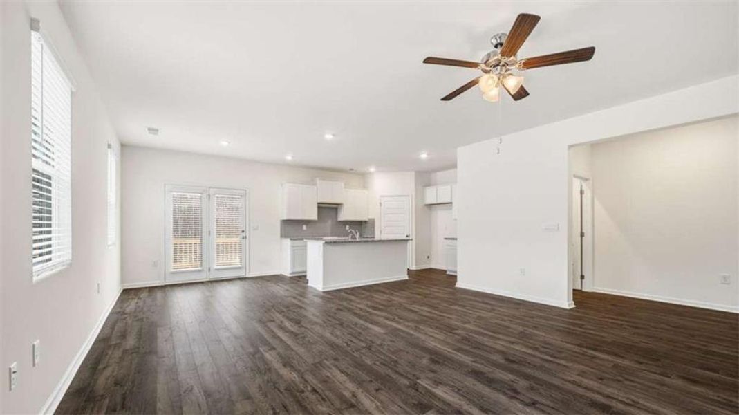 Spacious, unfurnished interior of a new home in Inverness at Sugarloaf, Lawrenceville (Image 22).
