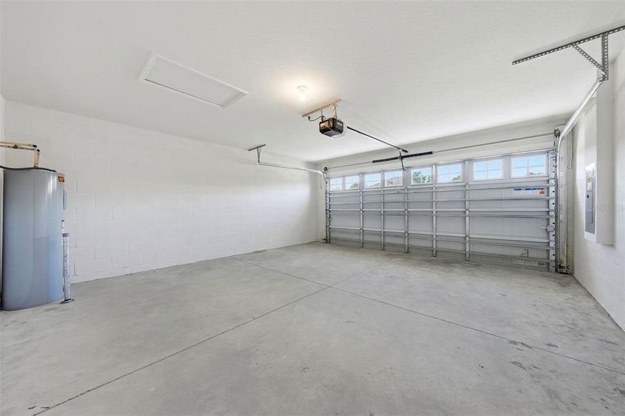 Spacious, unfurnished interior of a new home in Gum Lake Preserve, Lake Alfred (Image 27).