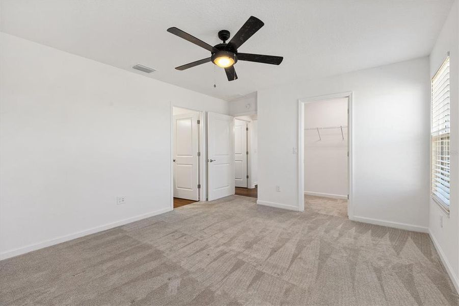 Spacious, unfurnished interior of a new home in , The Villages (Image 25).