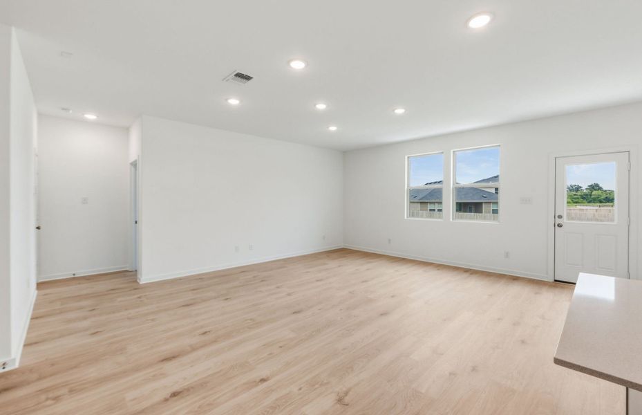 Spacious, unfurnished interior of a new home in County View, Temple (Image 11).