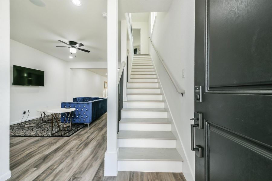 Furnished interior view inside a new home in , Baytown (Image 9).