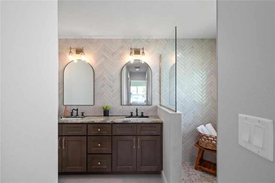 Furnished interior view inside a new home in , Dunnellon (Image 14).